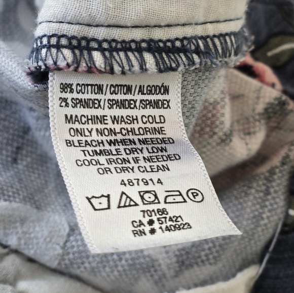 LOFT Floral Blue Women's Shorts - Picture 3 of 12